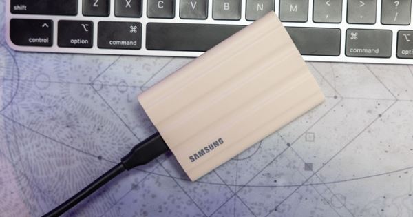 Samsung представил T7 Shield SSD: быстрые и компактные накопители